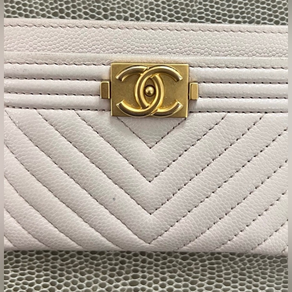 CHANEL Boy Card Holder with Gold Accent - Picture 4 of 12